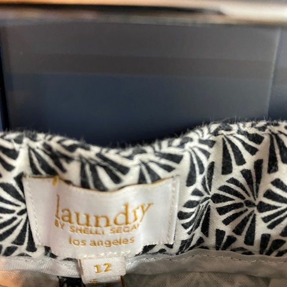 Súper cute Shelli Segal Black and White printed shorts, size L - Picture 2 of 3